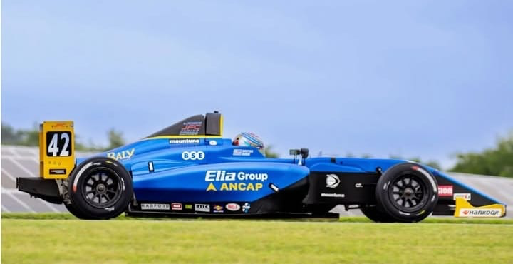 Gastón Irazú sigue arrasando en la Ligier JS Formula y lidera cómodamente