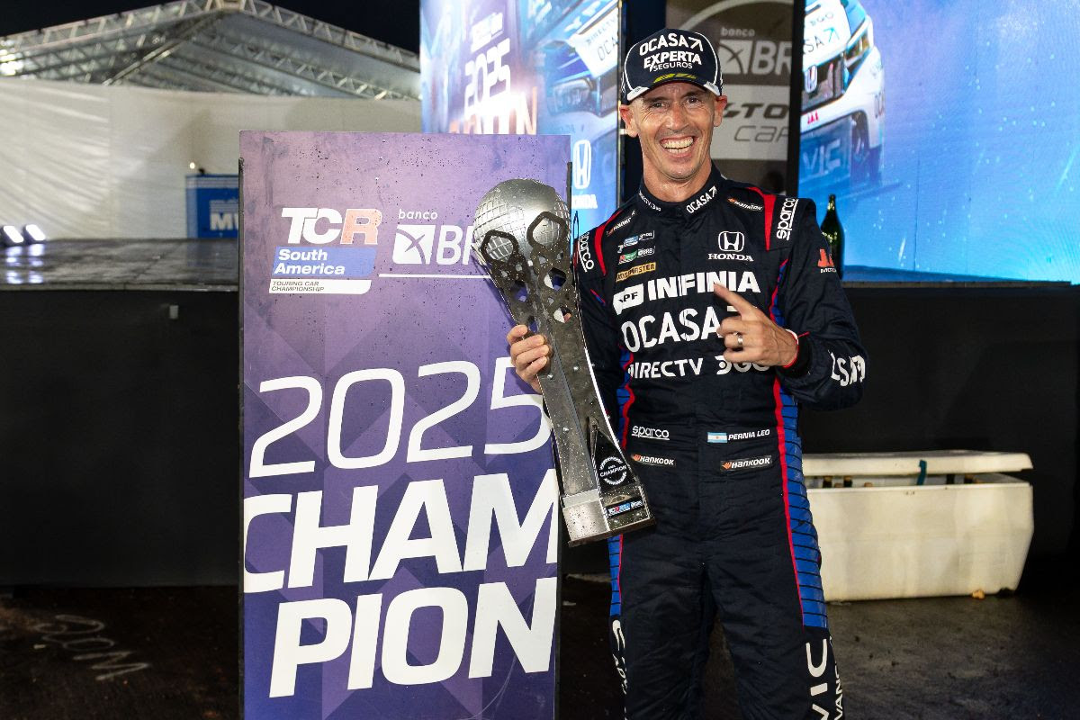 En una fecha complicada climáticamente, Leonel Pernía se consagró campeón del TCR South America