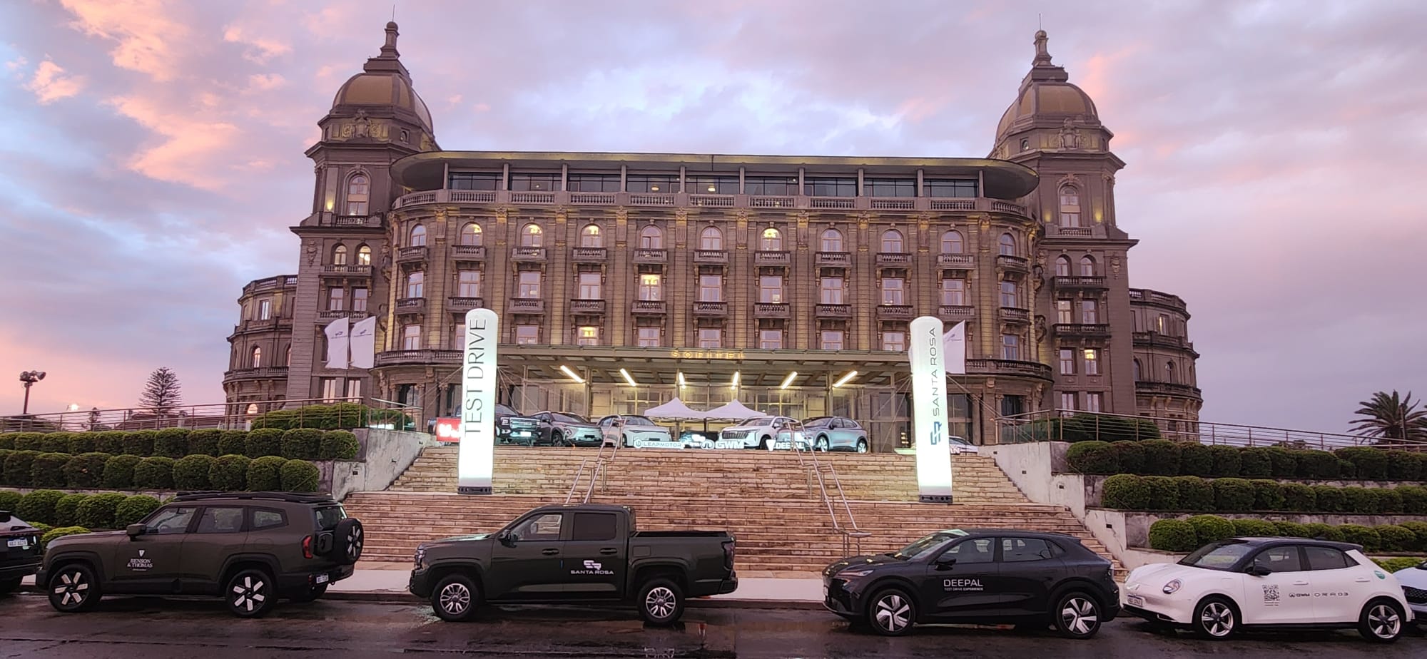 Santa Rosa realizó test drives de sus modelos eléctricos e híbridos enchufables en Sofitel