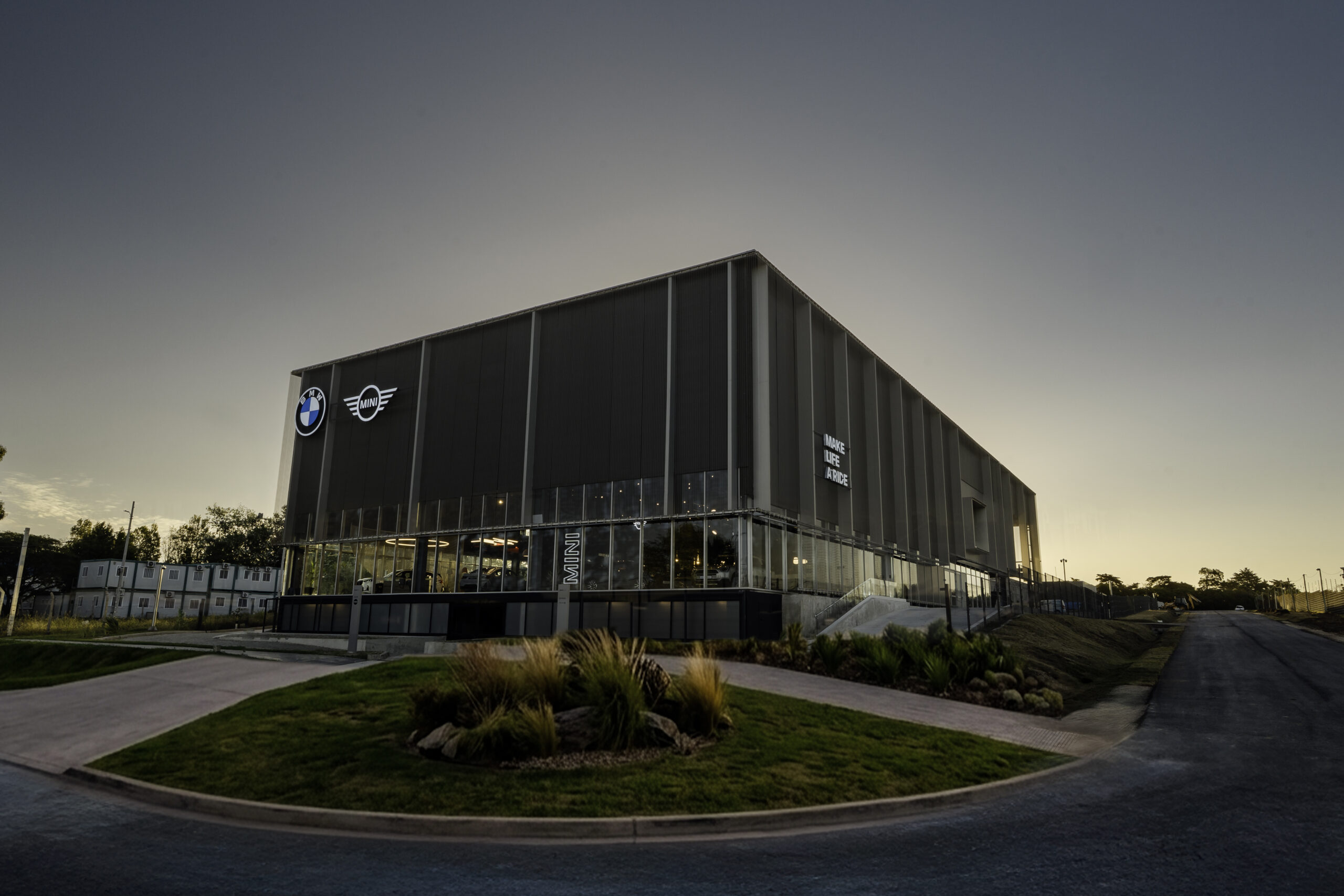 Magna inaugura “Magna Haus”: el nuevo showroom de las marcas de BMW Group en Uruguay