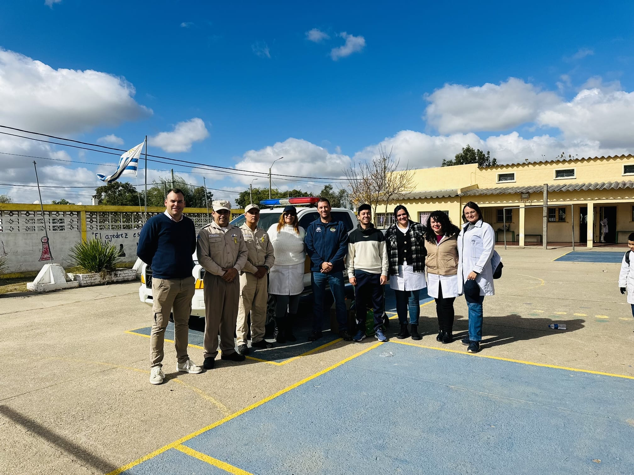 Federico Ensslin repitió sus visitas a escuelas de Río Branco en el marco del Mayo Amarillo