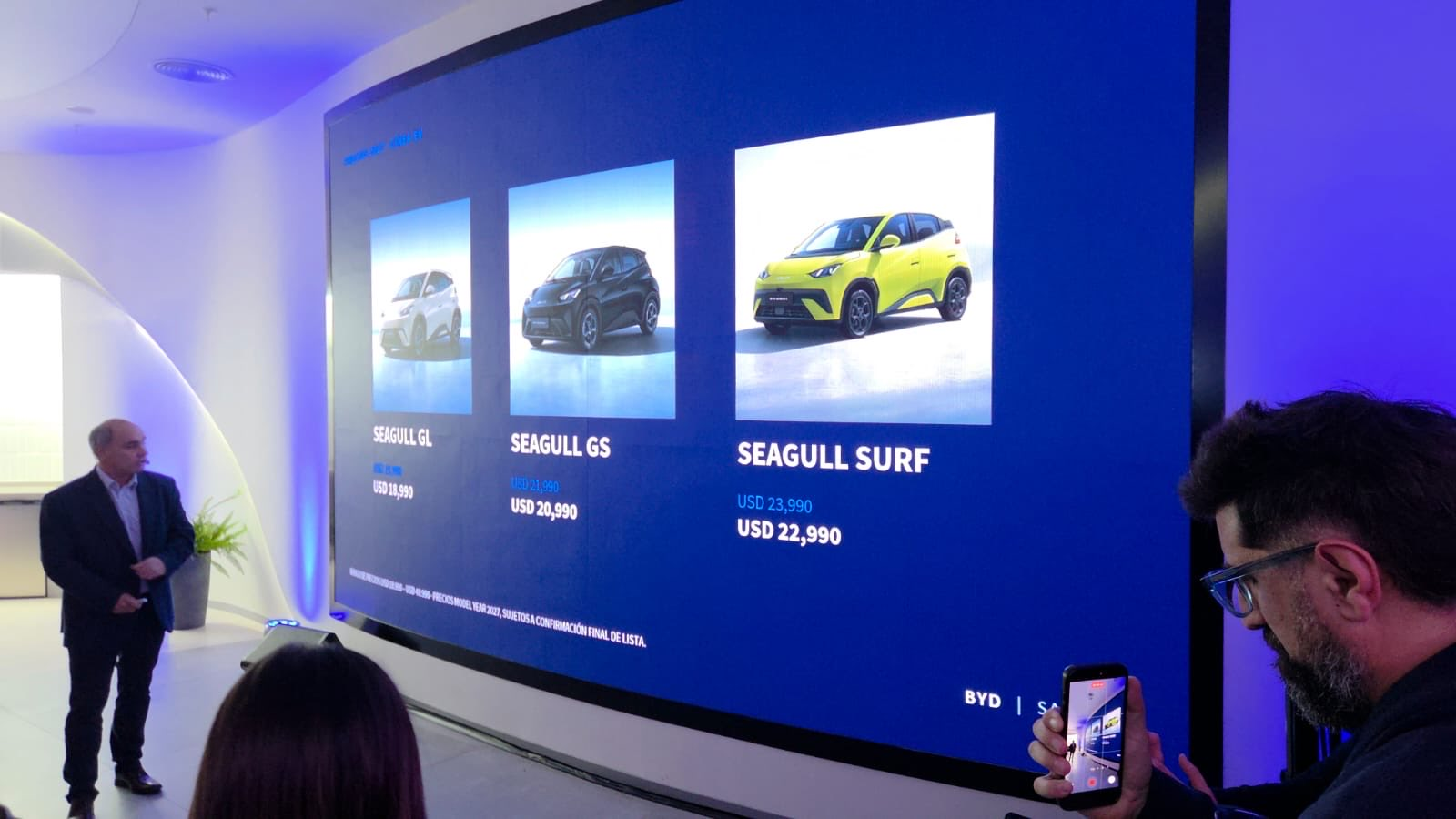 BYD lanzó el Yuan Pro DM-i y bajó sus precios respondiendo a la llegada de Tesla