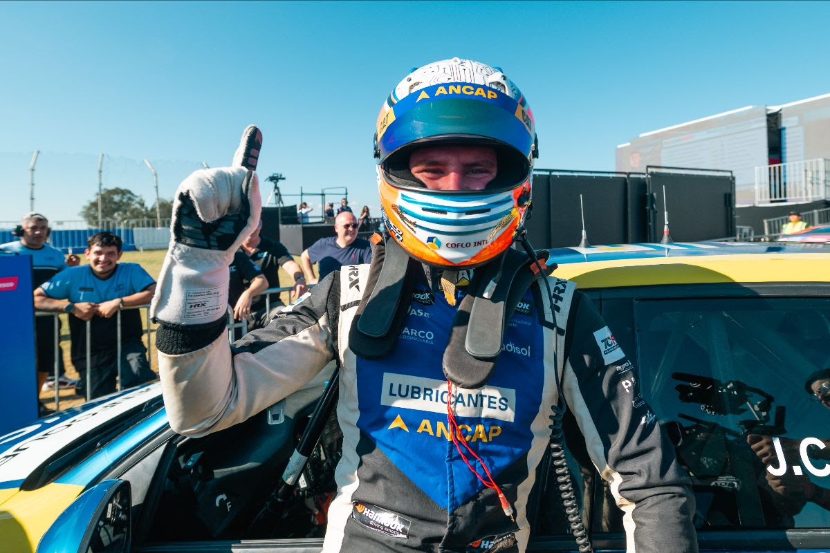 Cafaro ganó en Velocitta y el Uruguay Racing Team hizo historia en el TCR South America