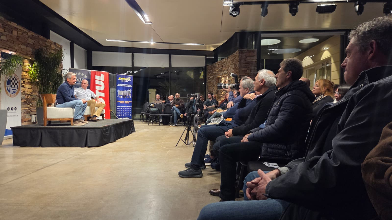 Un momento inolvidable: gran convocatoria de Luis Moya en el Hotel Cottage